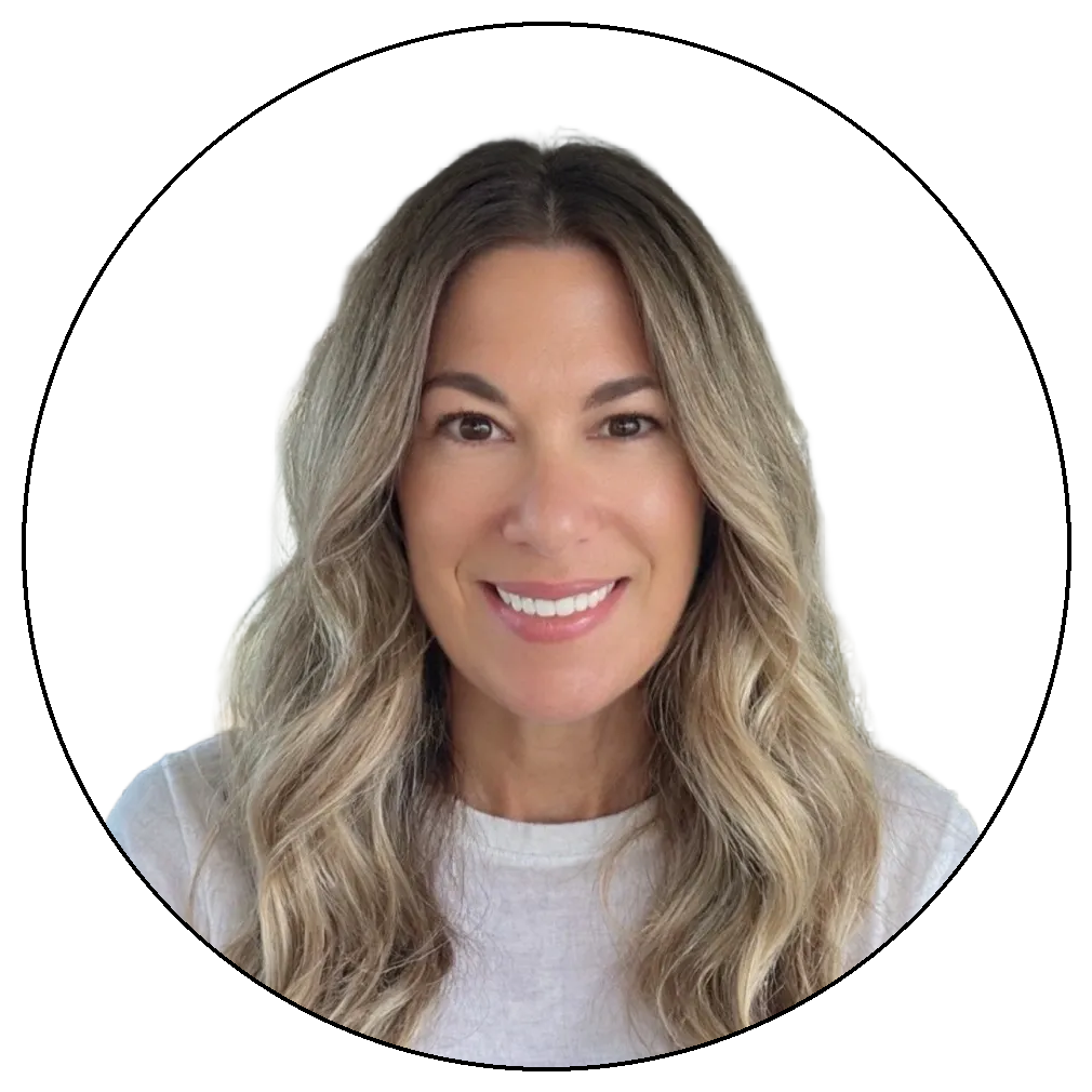 Smiling woman with wavy blonde hair